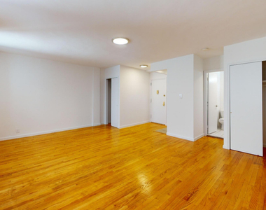 East 52 nd  Street - Photo Thumbnail 5