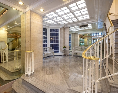 West 55th Street & 6th Ave. - Photo Thumbnail 7