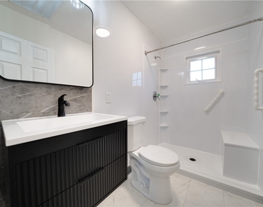 490 Glenn St - Photo Thumbnail 7
