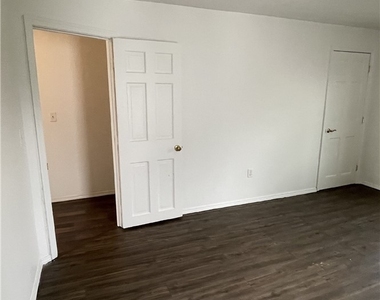 62 Whiteman Ave - Photo Thumbnail 10