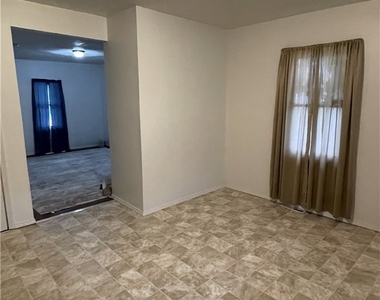 62 Whiteman Ave - Photo Thumbnail 5