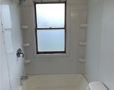 62 Whiteman Ave - Photo Thumbnail 14