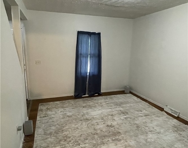 62 Whiteman Ave - Photo Thumbnail 2