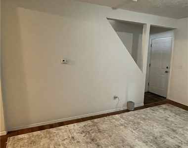 62 Whiteman Ave - Photo Thumbnail 1