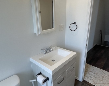 62 Whiteman Ave - Photo Thumbnail 13