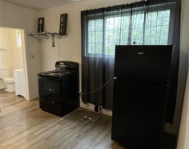 62 Whiteman Ave - Photo Thumbnail 2