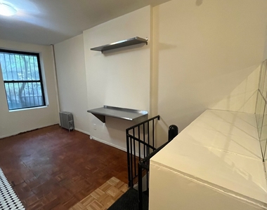 300 East 89th Street - Photo Thumbnail 2