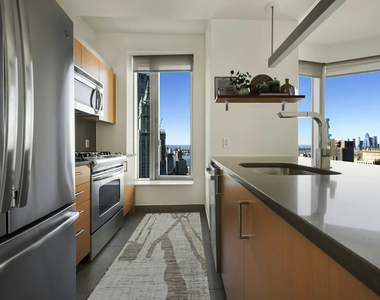Spruce Street - Photo Thumbnail 2