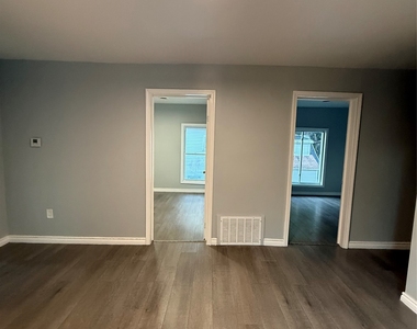 4 Thorp St - Photo Thumbnail 10