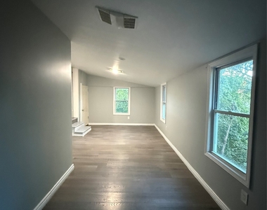 4 Thorp St - Photo Thumbnail 2