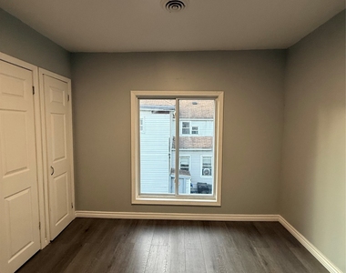 4 Thorp St - Photo Thumbnail 9