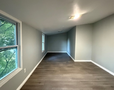 4 Thorp St - Photo Thumbnail 3