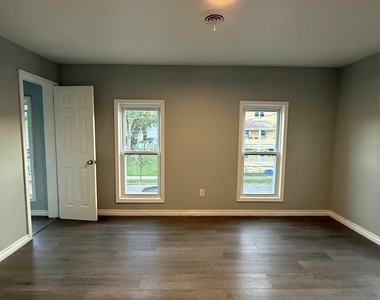 4 Thorp St - Photo Thumbnail 15