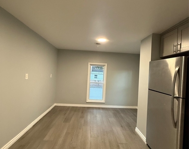 4 Thorp St - Photo Thumbnail 4