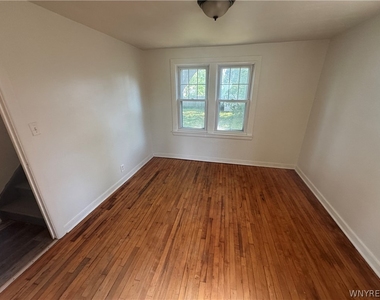 221 Evergreen Place - Photo Thumbnail 18