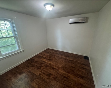 221 Evergreen Place - Photo Thumbnail 11