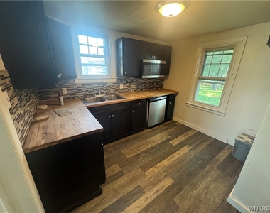 221 Evergreen Place - Photo Thumbnail 4
