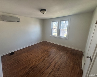 221 Evergreen Place - Photo Thumbnail 13