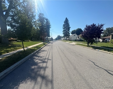 221 Evergreen Place - Photo Thumbnail 3