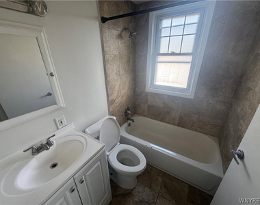 221 Evergreen Place - Photo Thumbnail 6