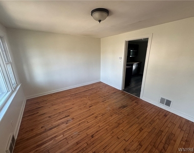 221 Evergreen Place - Photo Thumbnail 9
