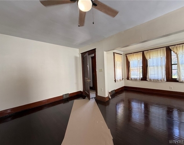 63 Wright Avenue - Photo Thumbnail 2