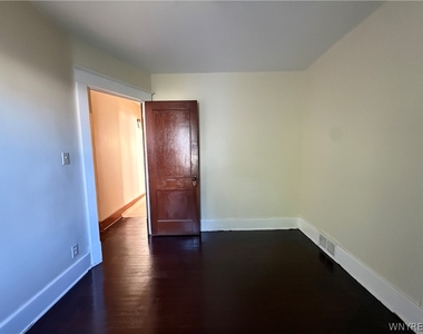 63 Wright Avenue - Photo Thumbnail 9