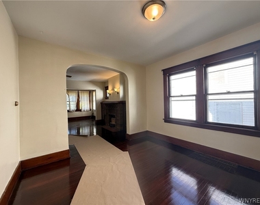 63 Wright Avenue - Photo Thumbnail 5