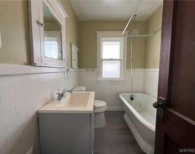 63 Wright Avenue - Photo Thumbnail 12