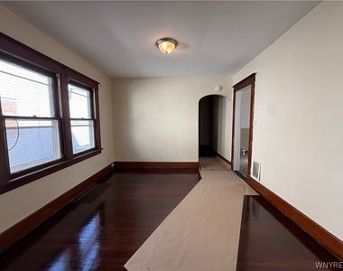 63 Wright Avenue - Photo Thumbnail 3