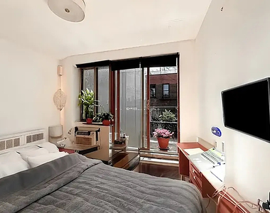 212 East 10th Street - Photo Thumbnail 5