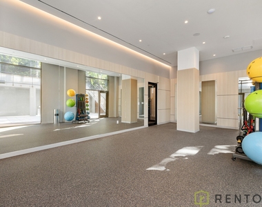 960 franklin ave #130 - Photo Thumbnail 16
