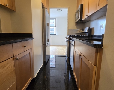 East 79th Street - Photo Thumbnail 6