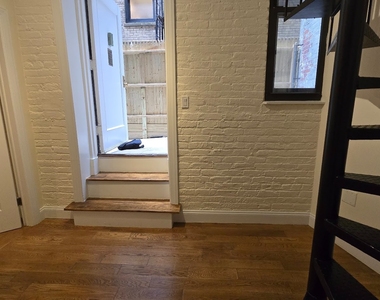 West 11th Street - Photo Thumbnail 9