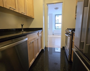 West 87th Street - Photo Thumbnail 7