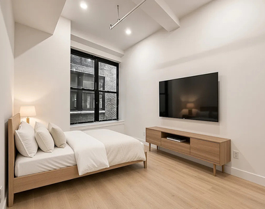 248 West 35th Street - Photo Thumbnail 2