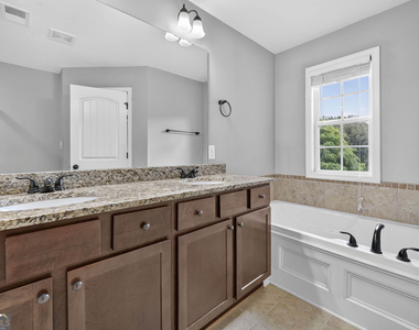 1849 Blackstone Way - Photo Thumbnail 31