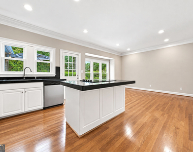 2600 Club Springs Drive - Photo Thumbnail 14