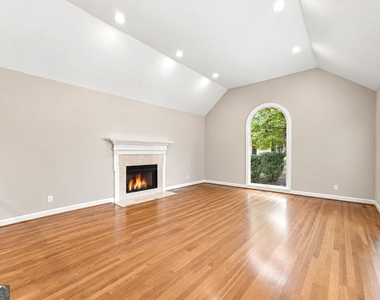 2600 Club Springs Drive - Photo Thumbnail 10