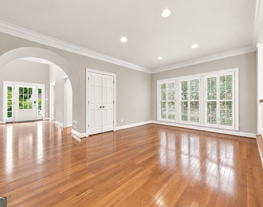 2600 Club Springs Drive - Photo Thumbnail 9