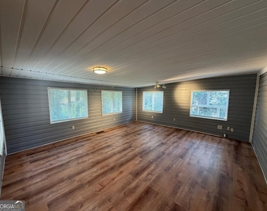 1340 Pineglen Drive - Photo Thumbnail 8