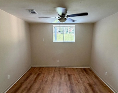 1340 Pineglen Drive - Photo Thumbnail 16