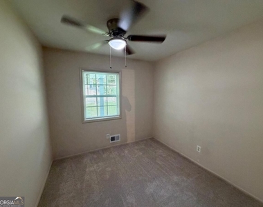 1340 Pineglen Drive - Photo Thumbnail 13