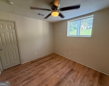 1340 Pineglen Drive - Photo Thumbnail 17