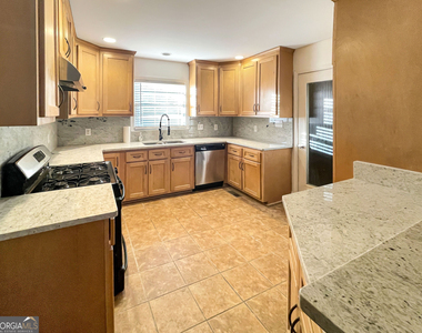 871 Laurelmont Drive - Photo Thumbnail 2