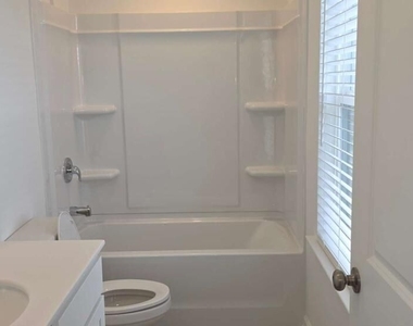 607 Rose Hill Lane - Photo Thumbnail 15