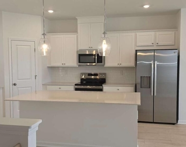 607 Rose Hill Lane - Photo Thumbnail 3