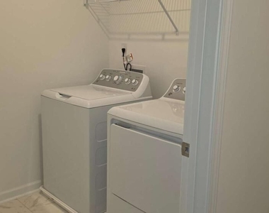 607 Rose Hill Lane - Photo Thumbnail 10