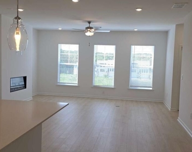 607 Rose Hill Lane - Photo Thumbnail 4