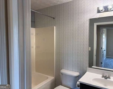 226 Ridge Mill Drive - Photo Thumbnail 17